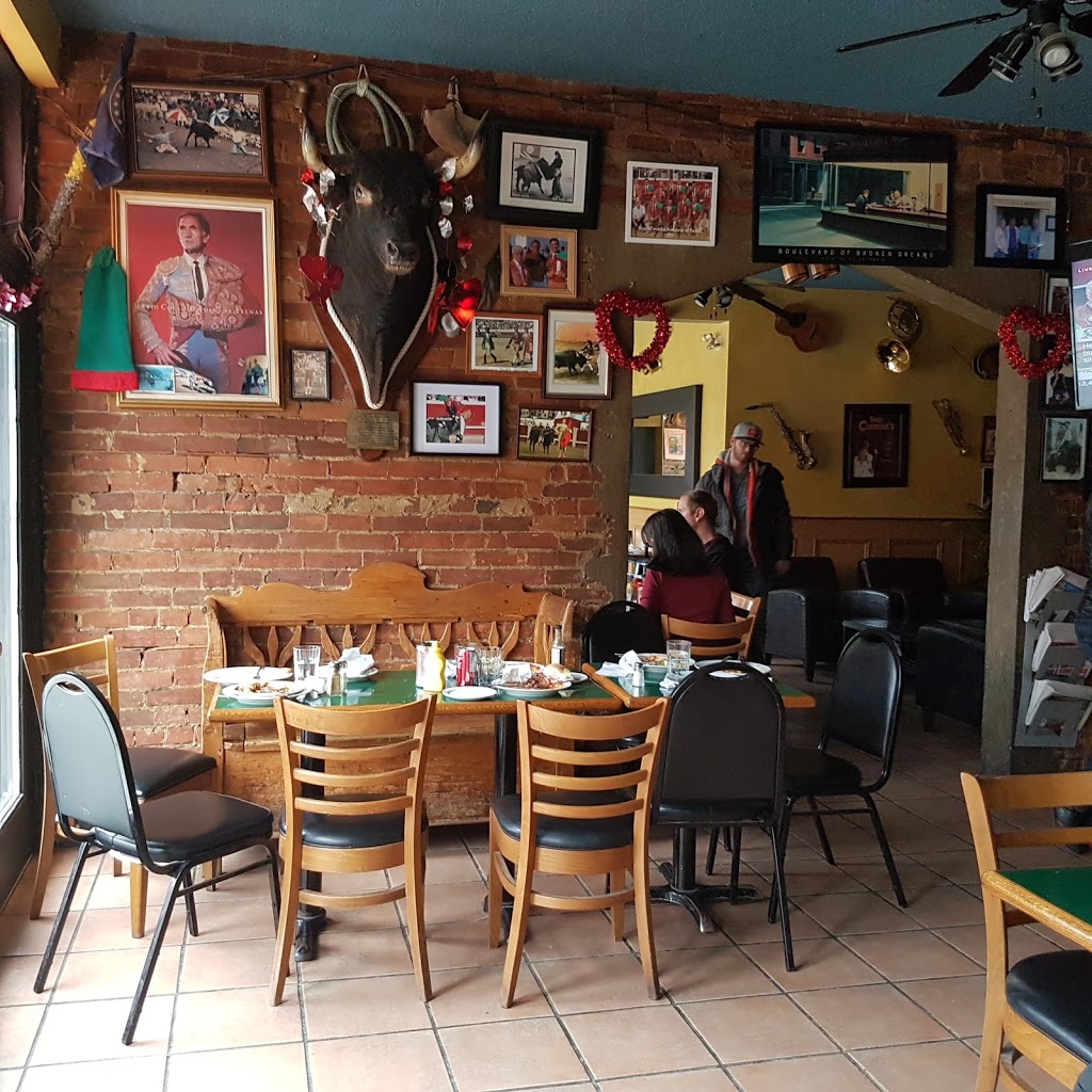 Peppers Restaurant & Bar | 189 Wallace Ave, Toronto, ON M6H 1V5, Canada | Phone: (416) 531-3146