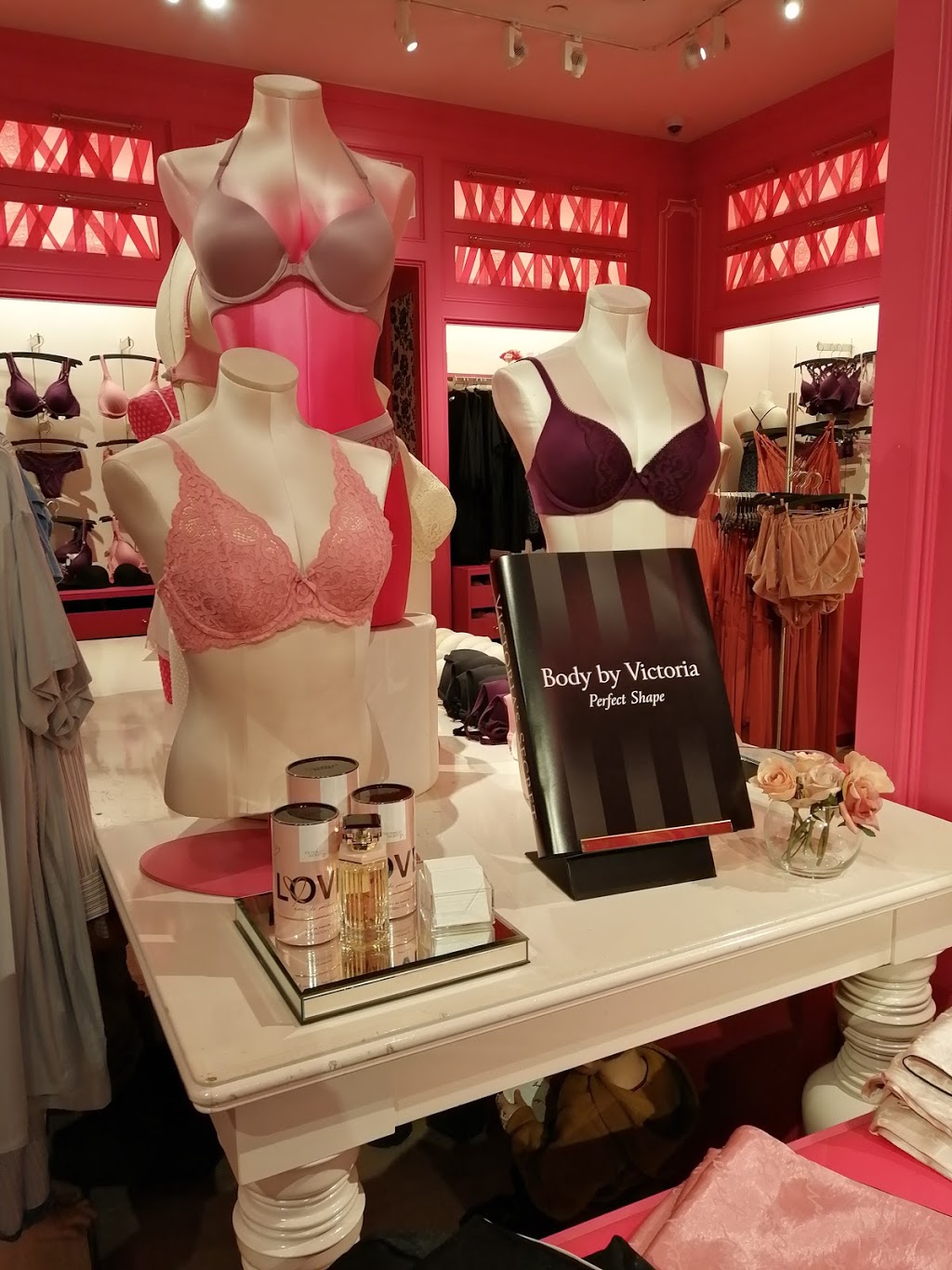 Victorias Secret & PINK | 509 Bayfield St, Barrie, ON L4M 4Z8, Canada | Phone: (705) 734-3751