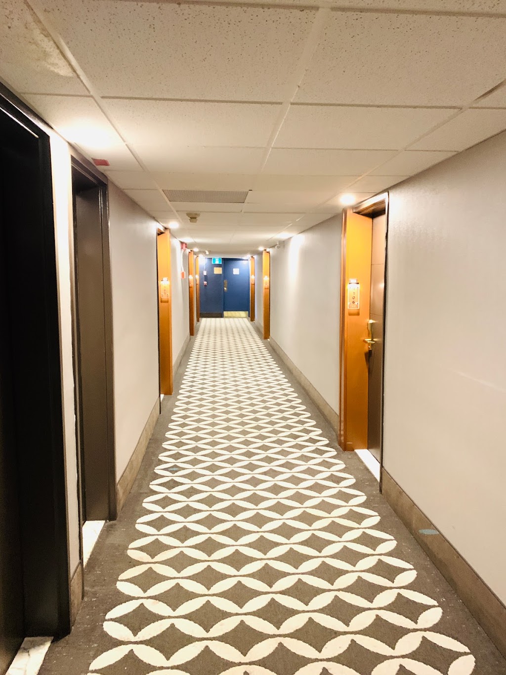 Ottawa Embassy Hotel and Suites | 25 Cartier St, Ottawa, ON K2P 1J2, Canada | Phone: (613) 237-2111