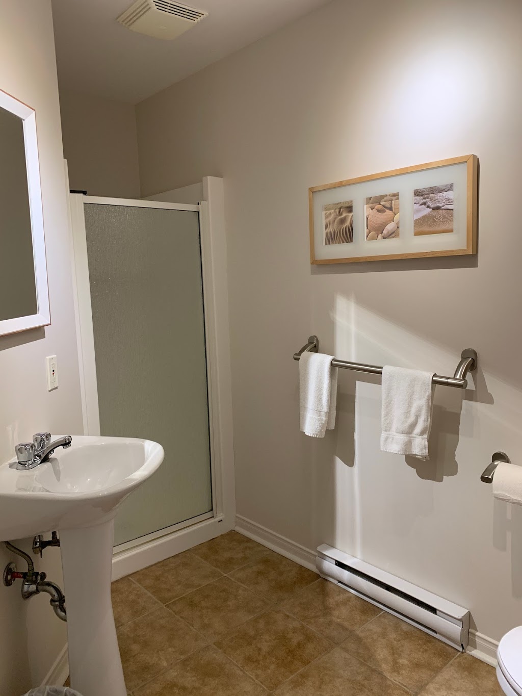 Les Chalets du Massif, chalet 26 et 28 | 28 Chemin Du Versant 26 et, Petite-Rivière-Saint-François, QC G0A 2L0, Canada | Phone: (514) 703-6711