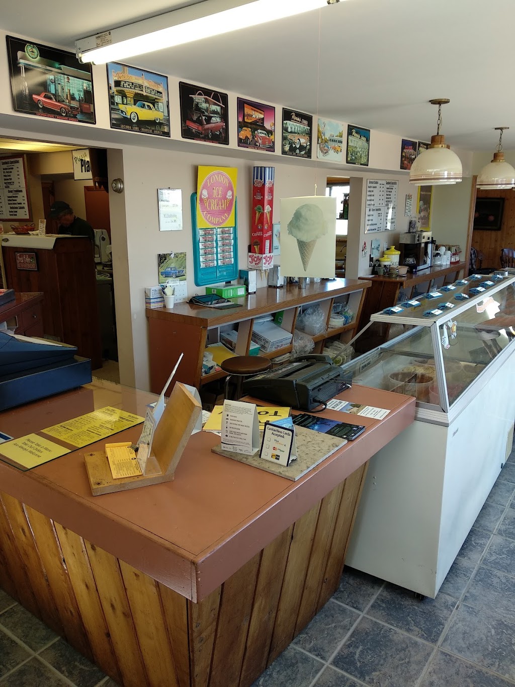Ferndale Drive In | 2867 Hwy 6, Lions Head, ON N0H 1W0, Canada | Phone: (519) 793-3311