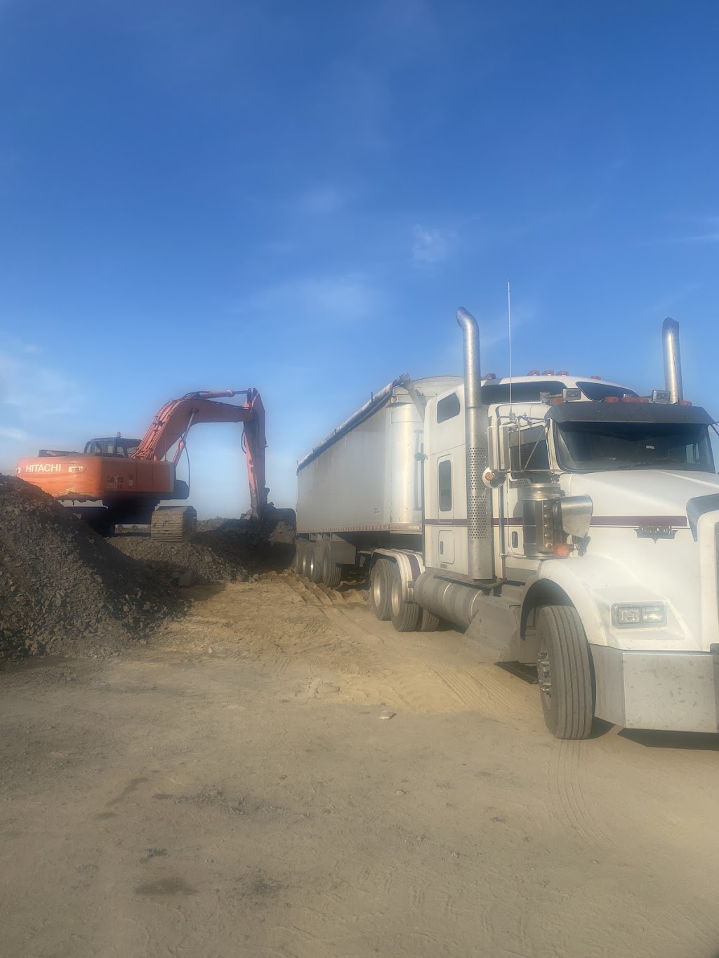 KM Transit Inc / Transport&Excavation | 311 Rue dOttawa app 1, Cowansville, QC J2K 2C8, Canada | Phone: (450) 531-1628