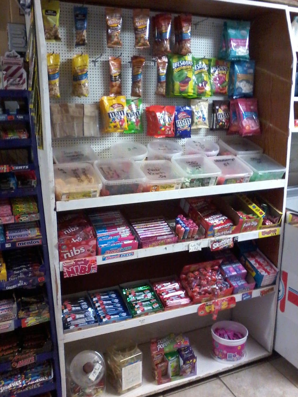 Douglas Grocery | 5197 Queen St, Douglas, ON K0J 1S0, Canada | Phone: (613) 649-2349