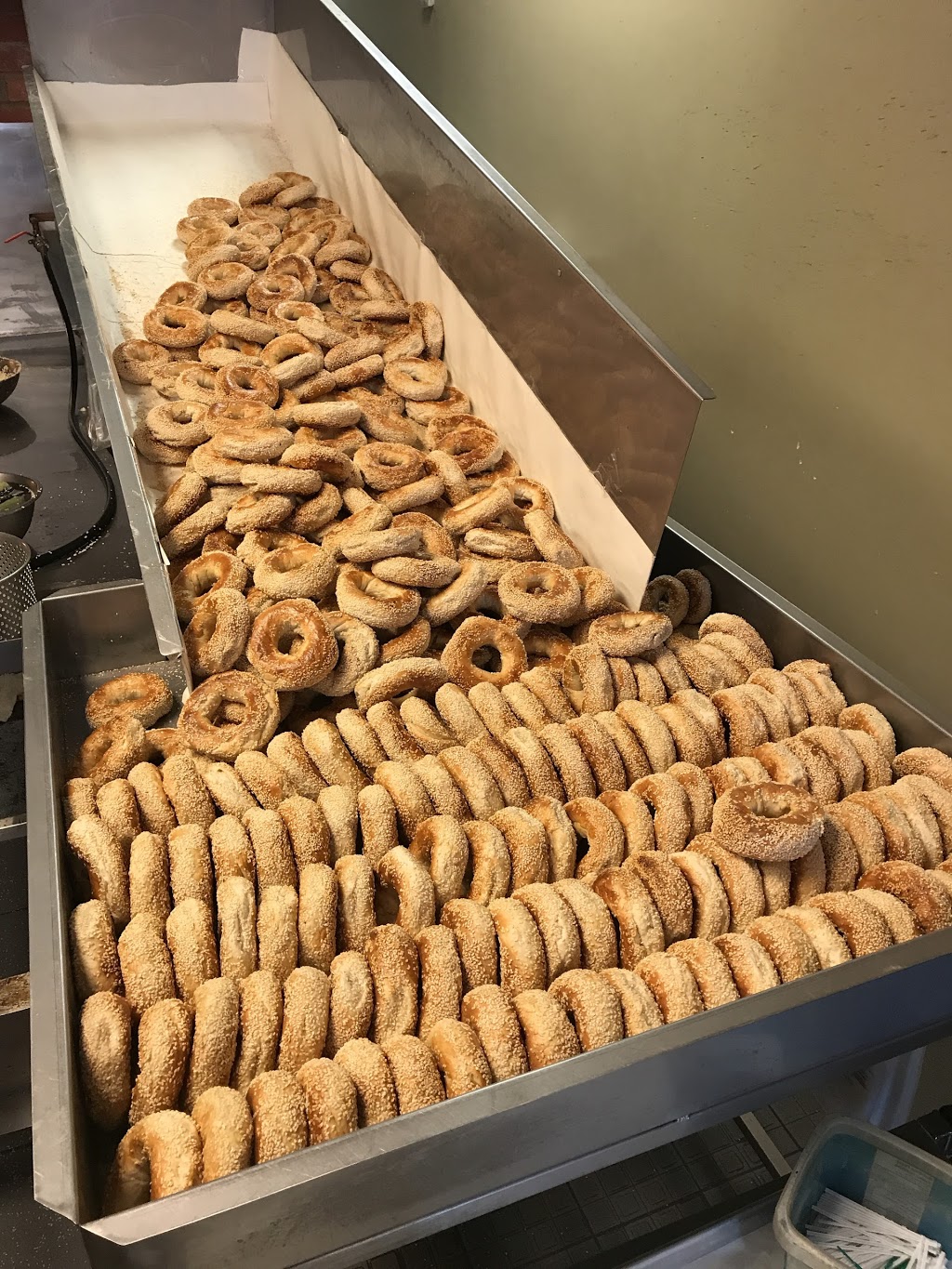 Chateau Bagel | 237 Boulevard Saint -Jean-Baptiste suite 106, Châteauguay, QC J6K 3C3, Canada | Phone: (450) 699-0311
