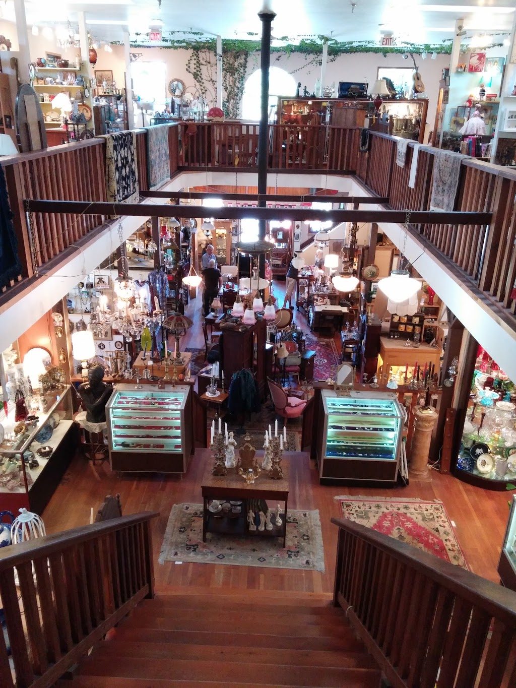 Highway Antique Emporium | 3088 Henry Rd, Chemainus, BC V0R 1K4, Canada | Phone: (250) 246-2372