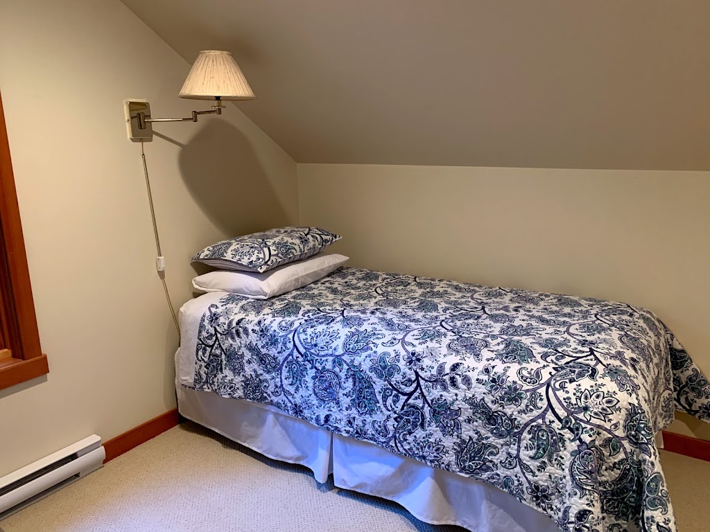 Mt. Geoffrey Bed and Breakfast | 1645 Lea Smith Rd, Hornby Island, BC V0R 1Z0, Canada | Phone: (250) 335-3025