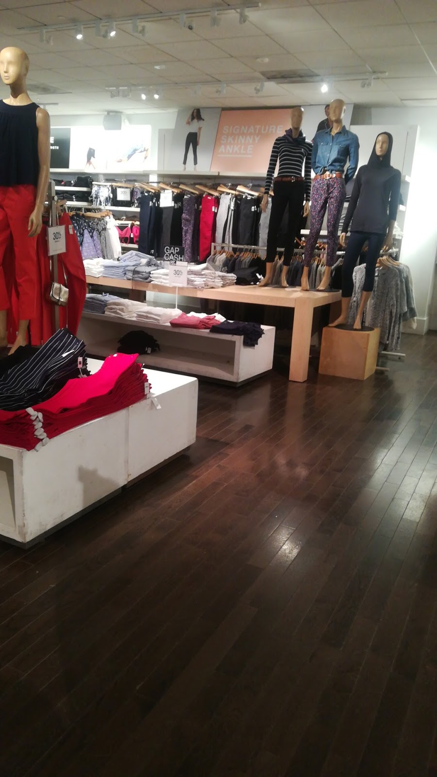 Gap | 375 Queen St W, Toronto, ON M5V 2A5, Canada | Phone: (416) 591-3517