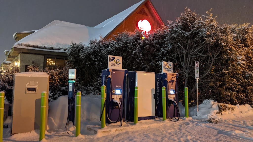 Circuit électrique Charging Station | 725 Chem. Jean-Adam, Saint-Sauveur, QC J0R 1R3, Canada | Phone: (800) 686-9243