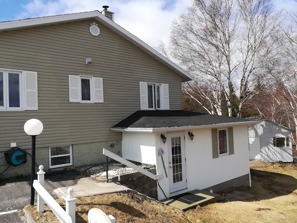 Gite Entre Mer et Monts | 476 QC-138, Saint-Siméon, QC G0T 1X0, Canada | Phone: (418) 237-4391