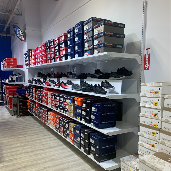 Club Chaussures | Galeries Lac St-Jean #06, 1055 Av. du Pont S, Alma, QC G8B 2V7, Canada | Phone: (581) 200-6670