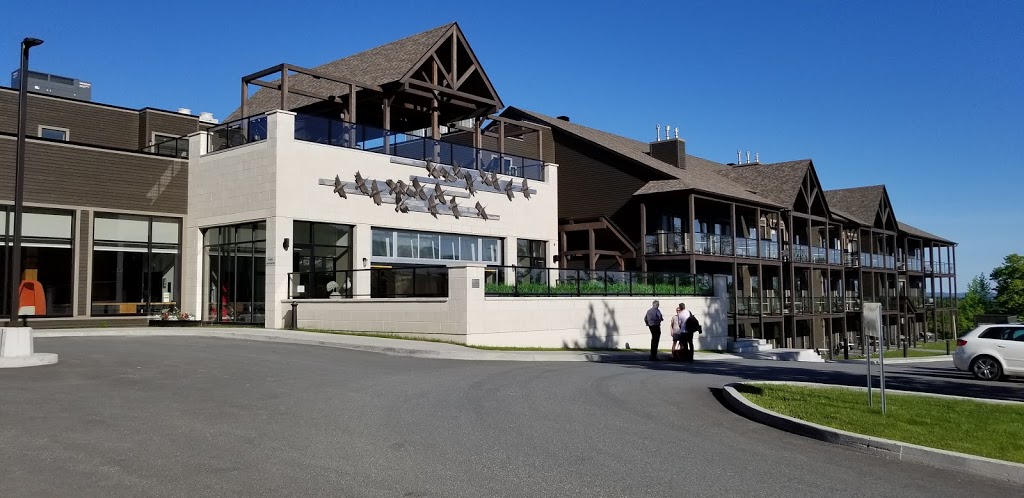 Burger Pub | 4940 Chemin du Parc, Orford, QC J1X 7N9, Canada | Phone: (819) 847-4936