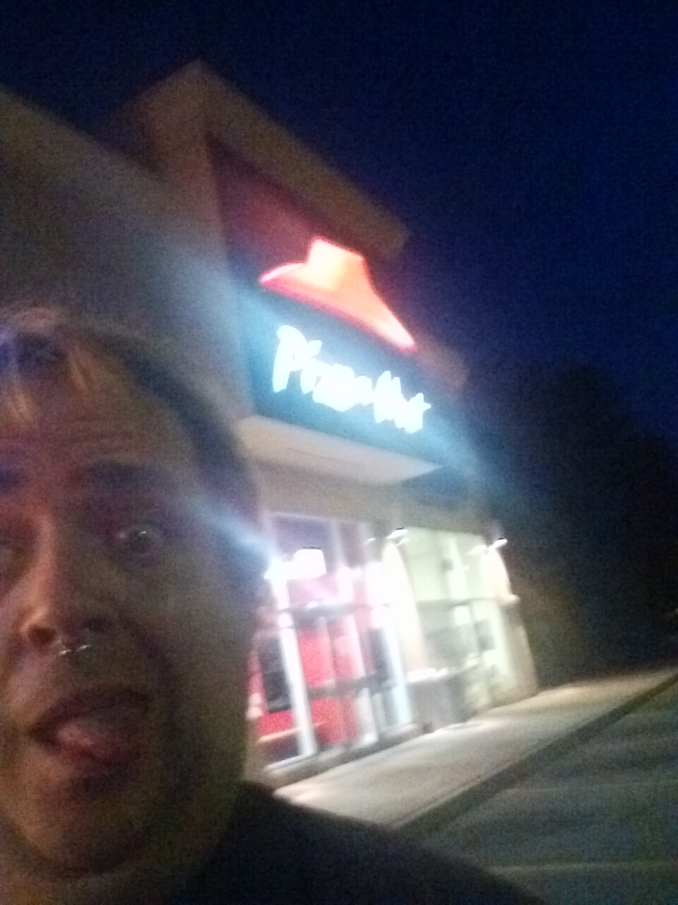 Pizza Hut | 269 Clarence St Unit 2, Brantford, ON N3R 3T6, Canada | Phone: (519) 754-4800