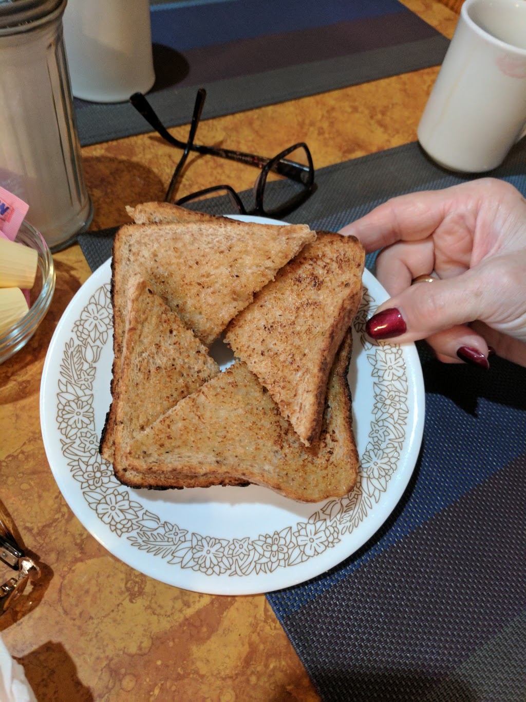 Dapps Restaurant | 282 Dundas St E, Trenton, ON K8V 1M2, Canada | Phone: (613) 965-6414