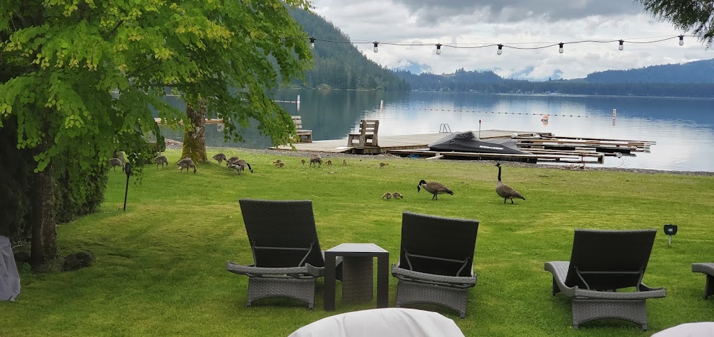 Breeze Lake House Lindell | 1774 Lindell Caltus, Chilliwack, BC V2R 0J5, Canada | Phone: (604) 799-8872