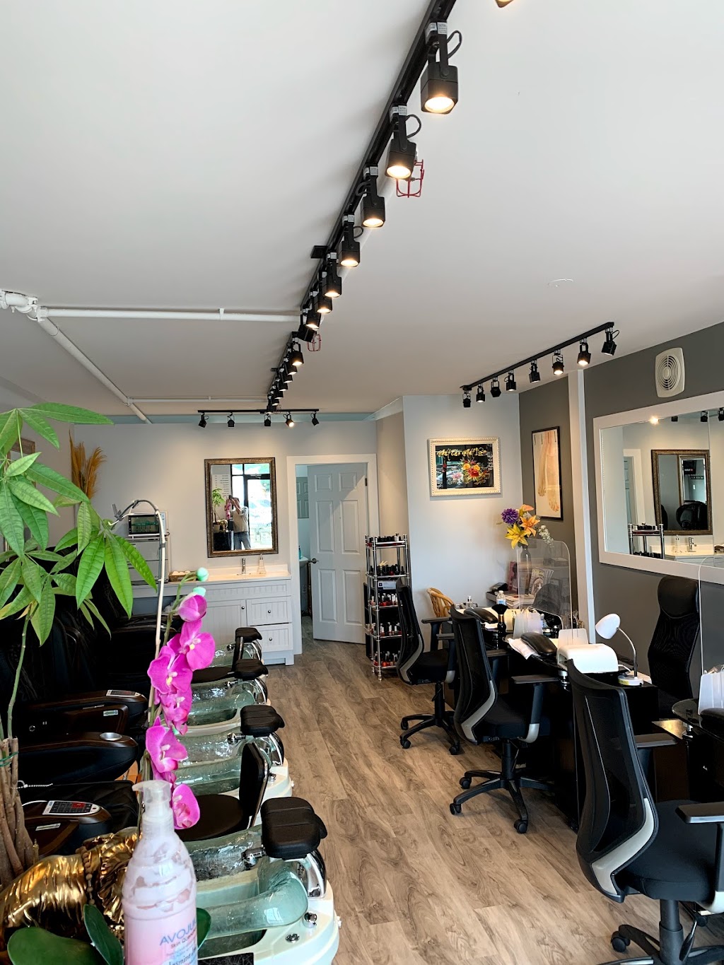 Star Cinema | 9824 Fifth St, Sidney, BC V8L 2X3, Canada | Phone: (250) 655-1171