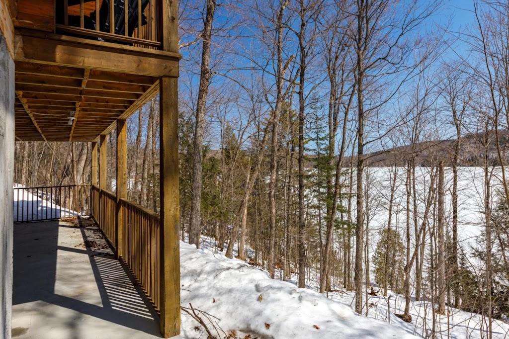 Chalet à louer avec spa | 481 Chem. de lÉrablière, Saint-Gérard-des-Laurentides, QC G9R 1W3, Canada | Phone: (418) 580-2555