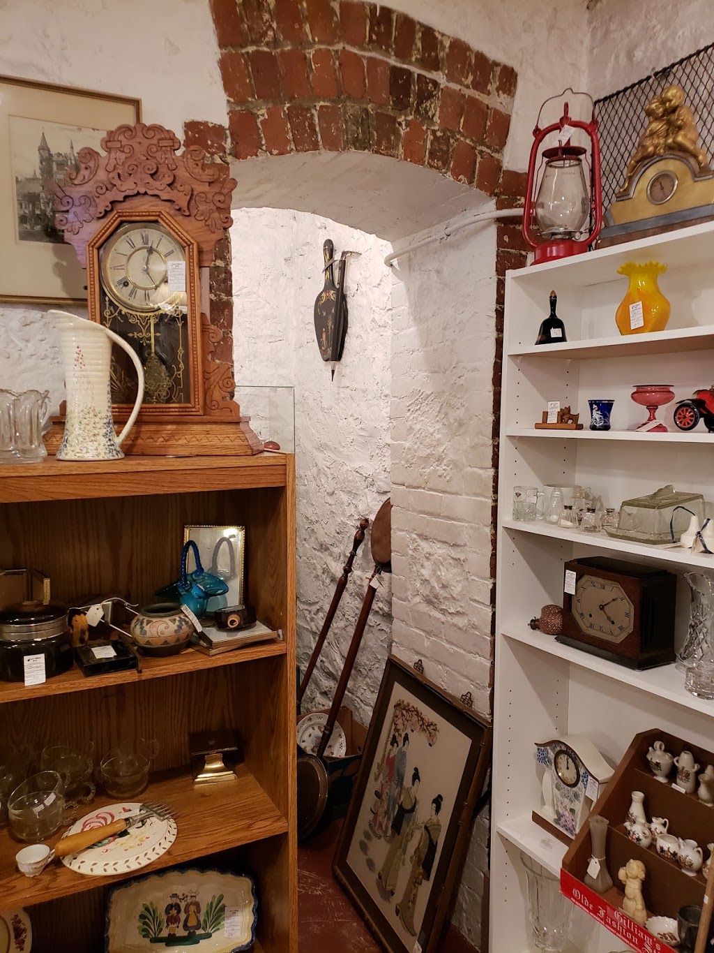 Antiques Post Office Mall | 340 Island Hwy, Ladysmith, BC V9G, Canada | Phone: (250) 245-7984