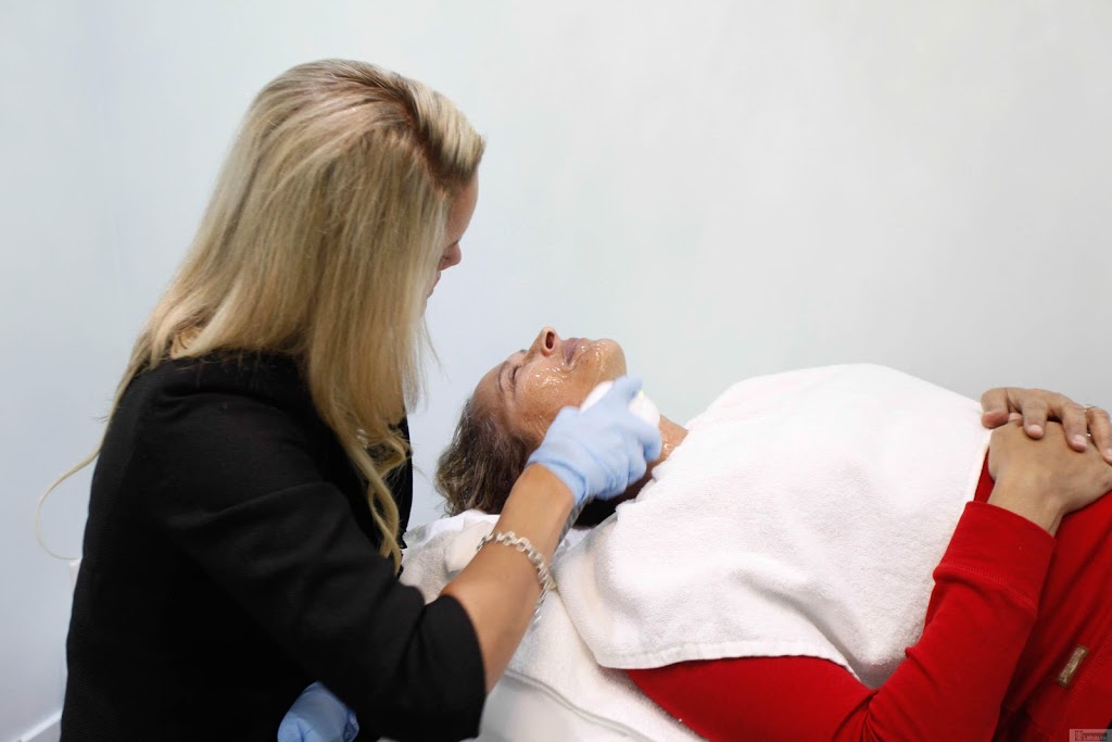Medi Radiant Laser Clinic | 4981 Hwy 7 #8, Unionville, ON L3R 1N1, Canada | Phone: (905) 604-6361