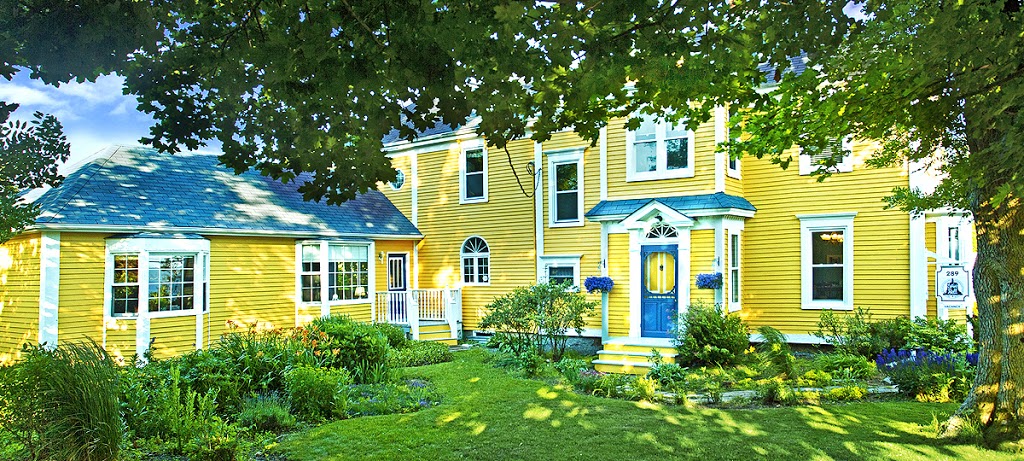Captains Bell Bed and Breakfast | 289 Pelham St, Lunenburg, NS B0J 2C0, Canada | Phone: (902) 442-1655