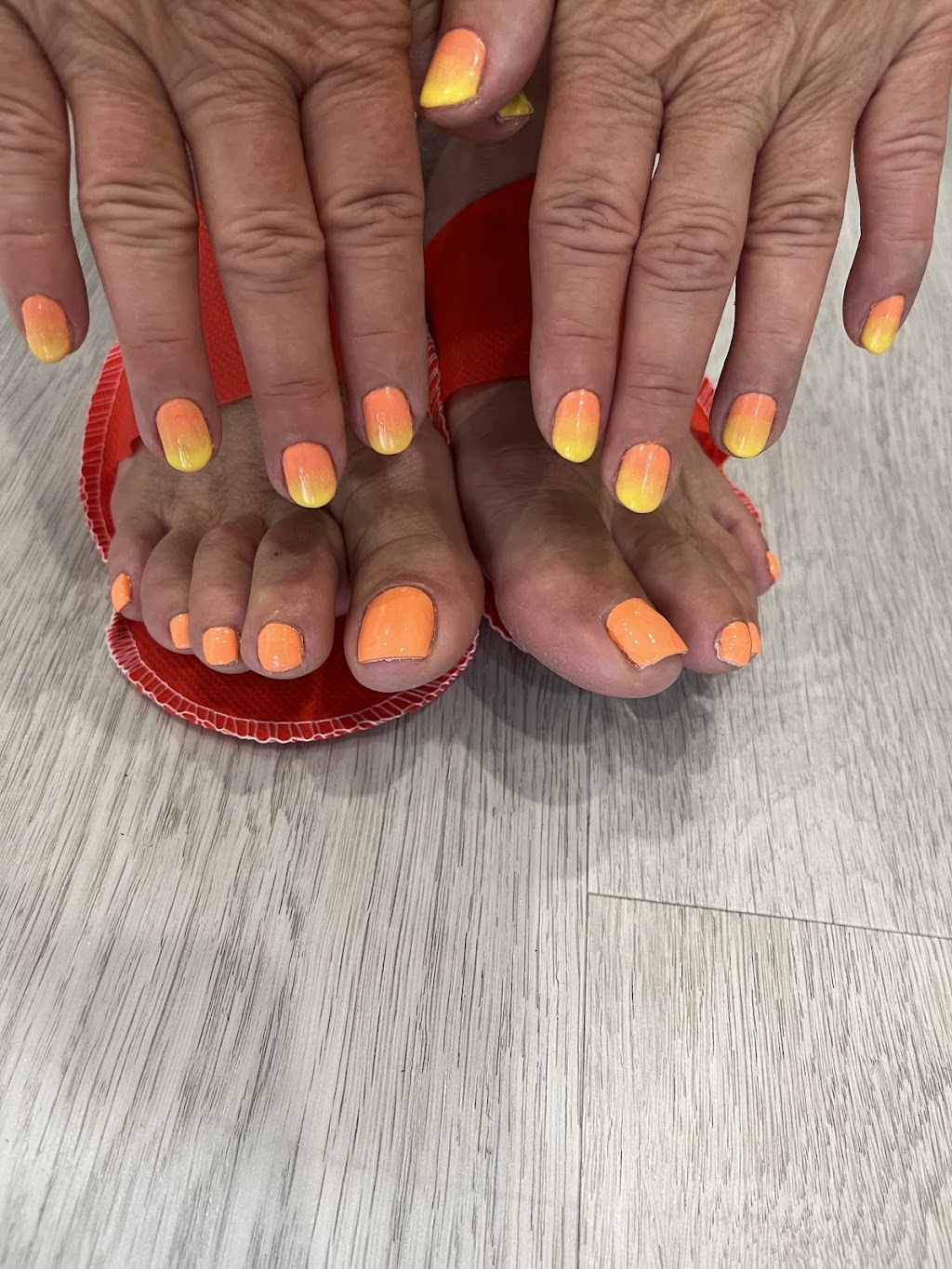 Luv Nails & Beauty - Nails Etobicoke | 2899 Lake Shore Blvd W, Etobicoke, ON M8V 1J3, Canada | Phone: (416) 551-3376