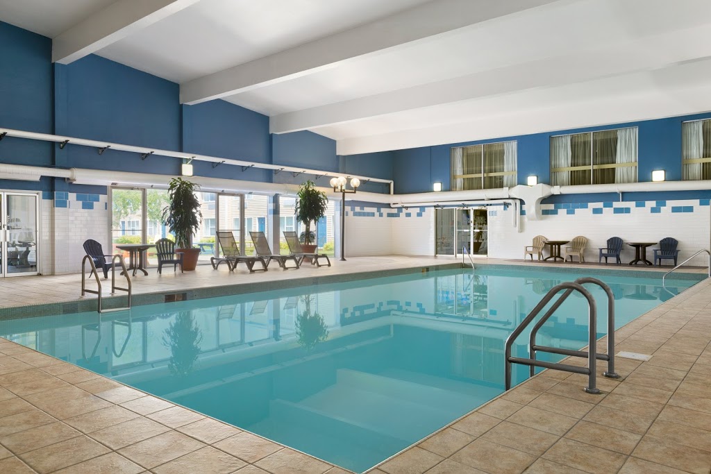 Days Inn & Suites by Wyndham Moncton | 2515 Mountain Rd, Moncton, NB E1G 2W4, Canada | Phone: (506) 801-8434