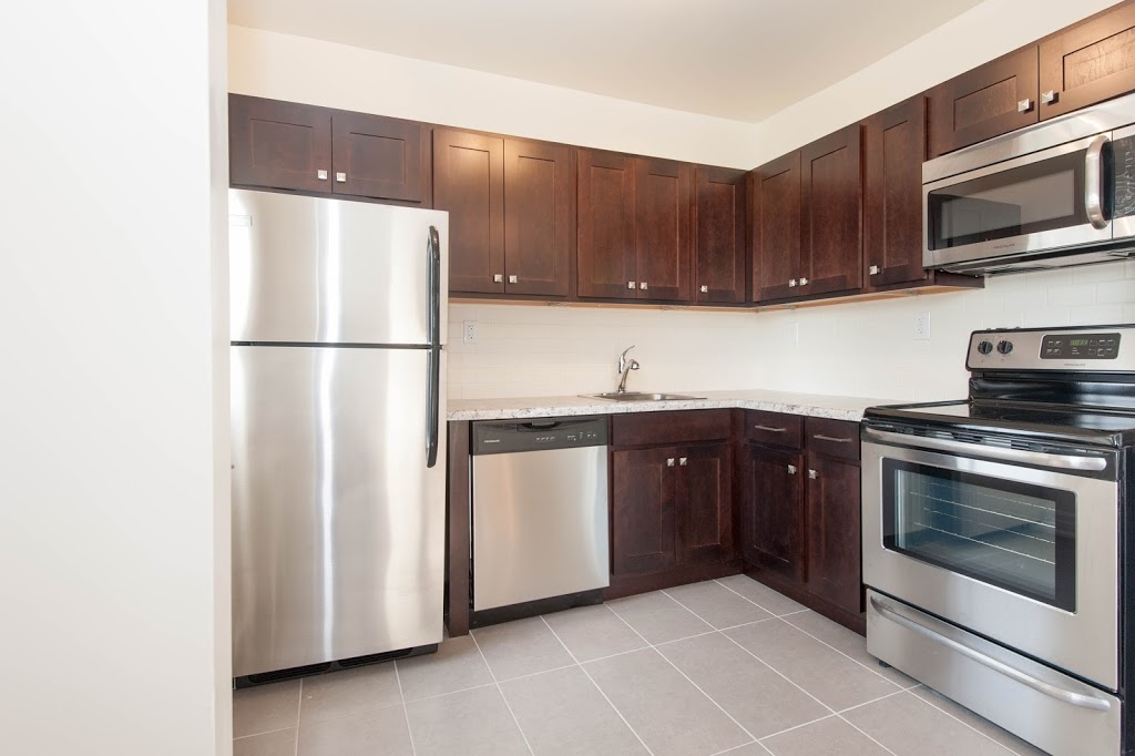 Brantstone Gardens - CLV Group | 1259-1275 Brant St, Burlington, ON L7P 1X7, Canada | Phone: (289) 288-4319