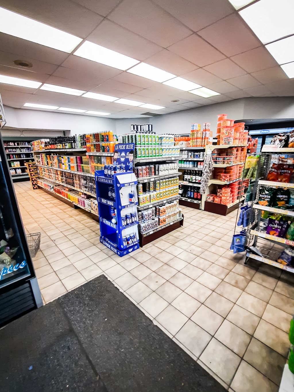 Dépanneur Grimard Marieville | 895 Rue Claude-De Ramezay, Marieville, QC J3M 1C6, Canada | Phone: (450) 460-4702