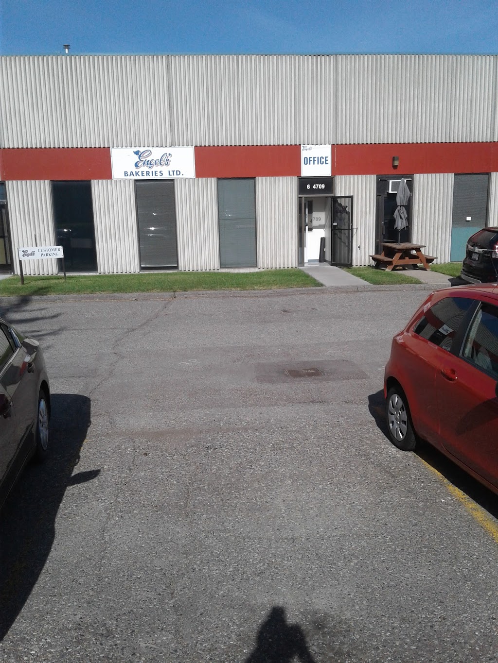 Engels Bakeries Ltd | 4709 14 St NE, Calgary, AB T2E 6S4, Canada | Phone: (403) 250-9560
