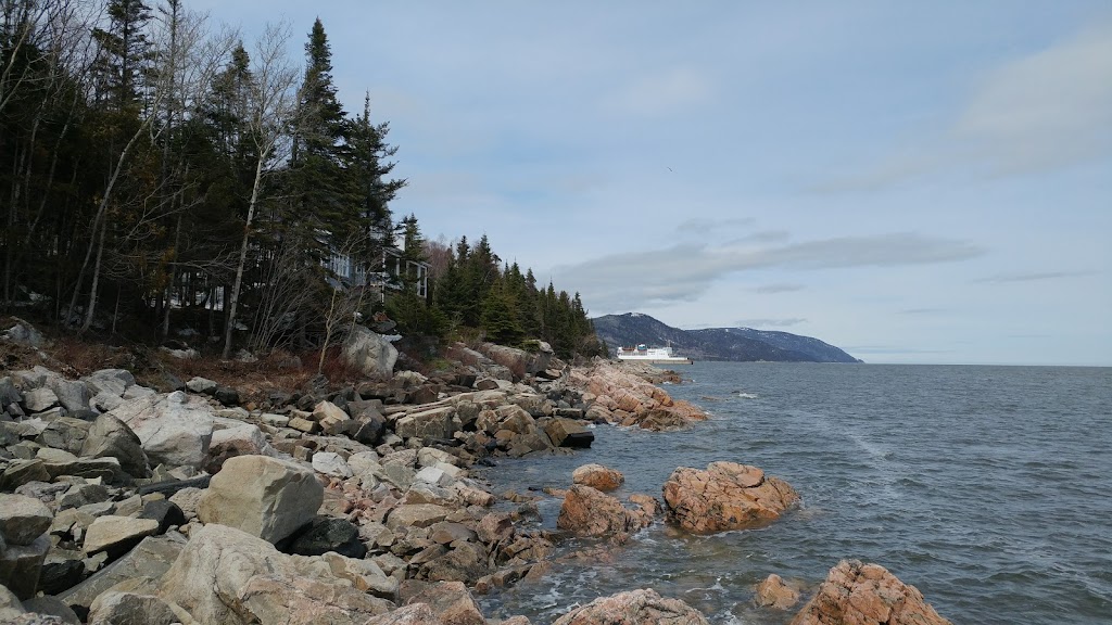 Chalet vent du Large | 118 Rue Gauthier, Saint-Siméon, QC H2H 2E4, Canada | Phone: (514) 507-4843