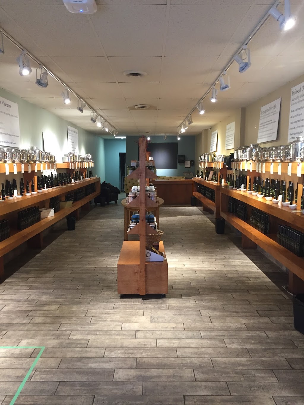 dressed by an Olive, Inc | 3865 Dougall Ave, Windsor, ON N9G 1X3, Canada | Phone: (519) 735-1772