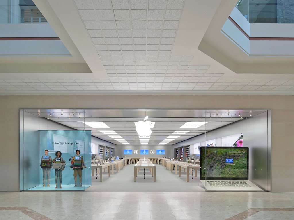 Apple Bayshore Shopping Centre | 100 Bayshore Dr, Nepean, ON K2B 8C1, Canada | Phone: (613) 288-7950