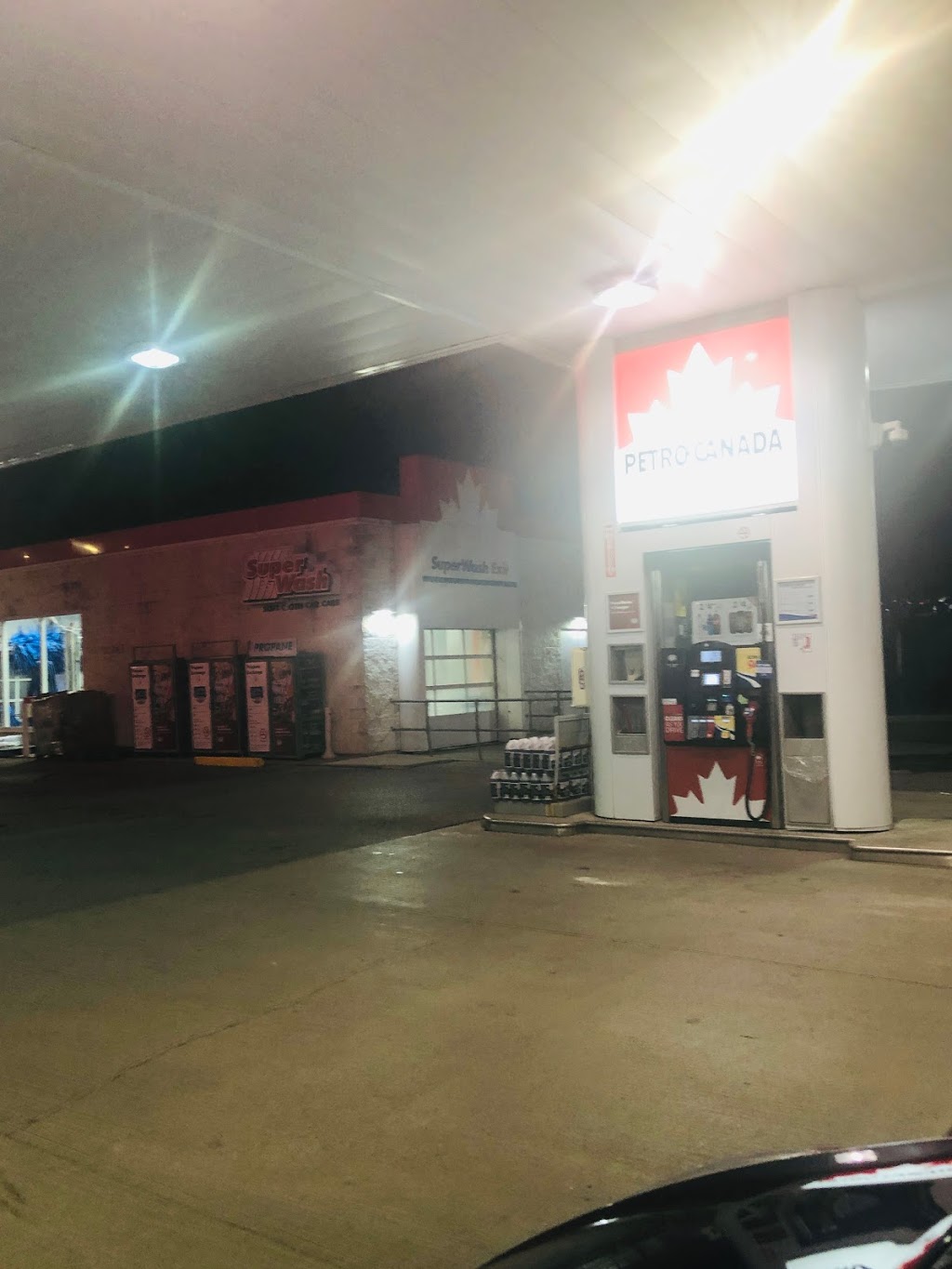 Petro-Canada & Car Wash | convenience store | 3300 Woodroffe Ave, Nepean, ON K2J 4G5, Canada | 6138438637 OR +1 613-843-8637