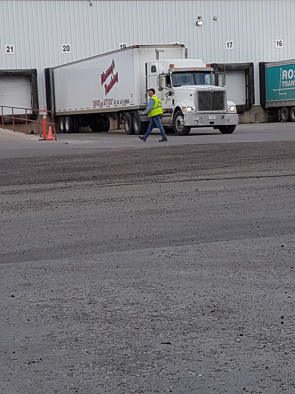 Murrays Trucking Inc | 6211 76 Ave NW, Edmonton, AB T6B 0A7, Canada | Phone: (780) 439-2222