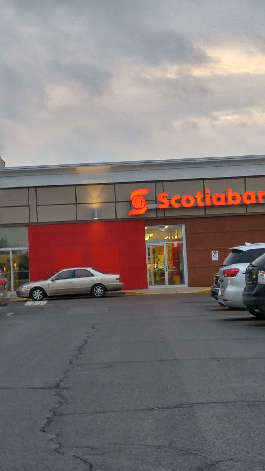 Scotiabank | Fairview Mall, 285 Geneva St, St. Catharines, ON L2N 2G1, Canada | Phone: (905) 937-6325
