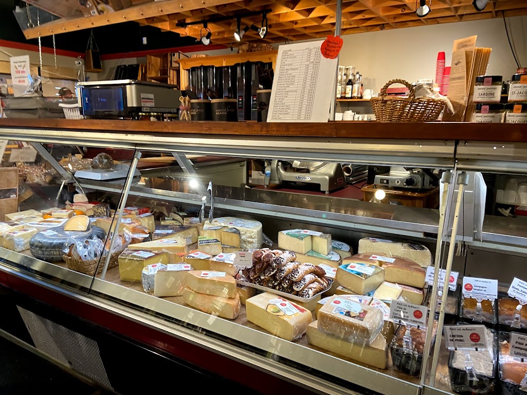 Charcuterie Jacques-Cartier | 283 Rue Jacques-Cartier, Salaberry-de-Valleyfield, QC J6T 4S9, Canada | Phone: (450) 371-5393