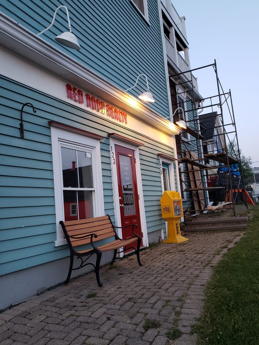 RED DOOR REALTY, SOUTH SHORE -- Adam, Cindy & Roger Dial, Realtors | 123 Bluenose Dr, Lunenburg, NS B0J 2C0, Canada | Phone: (902) 298-0332