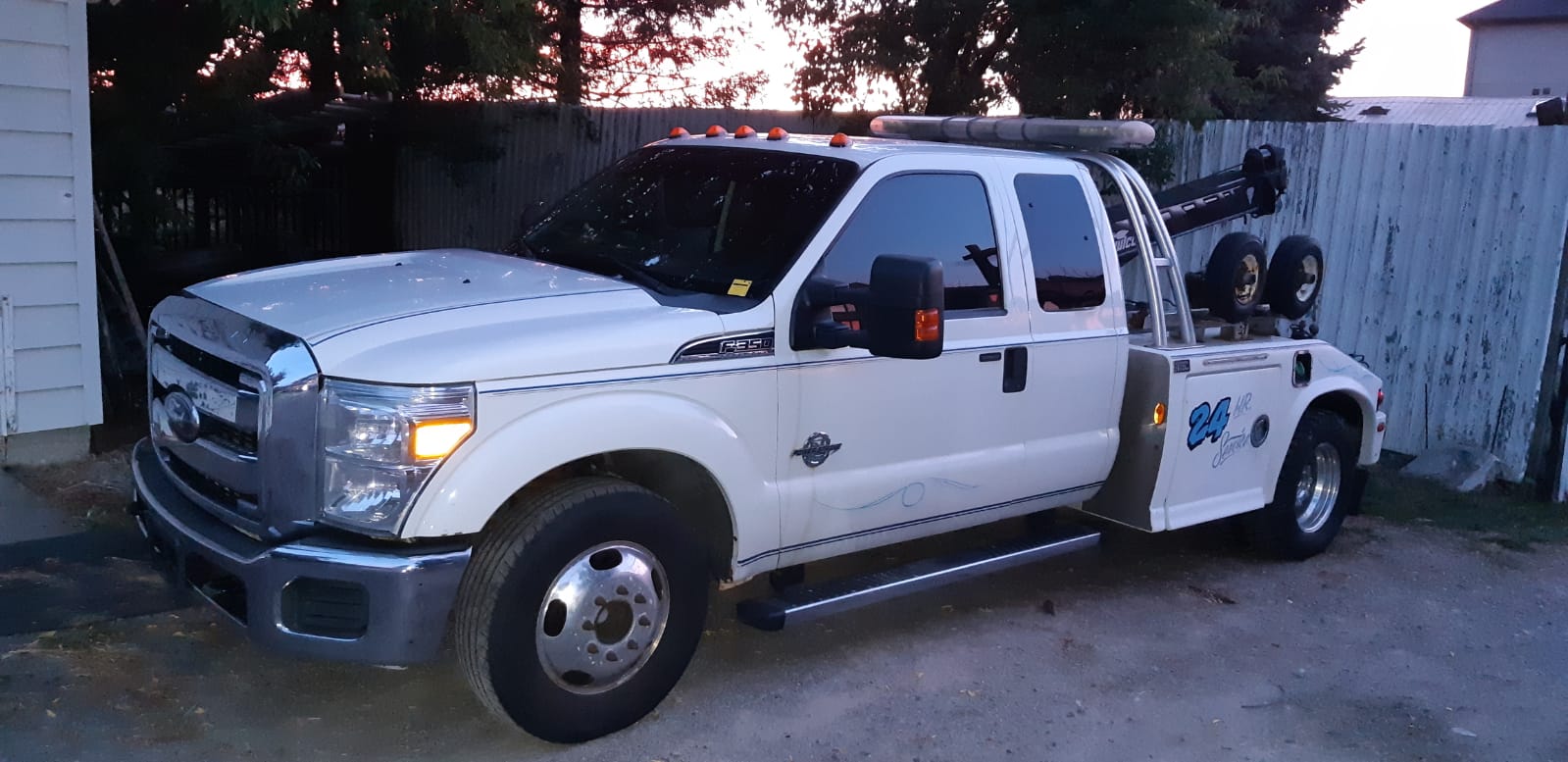 Sector One Towing | 928 Queenston Rd, Stoney Creek, ON L8G 1B7, Canada | Phone: (905) 745-8698