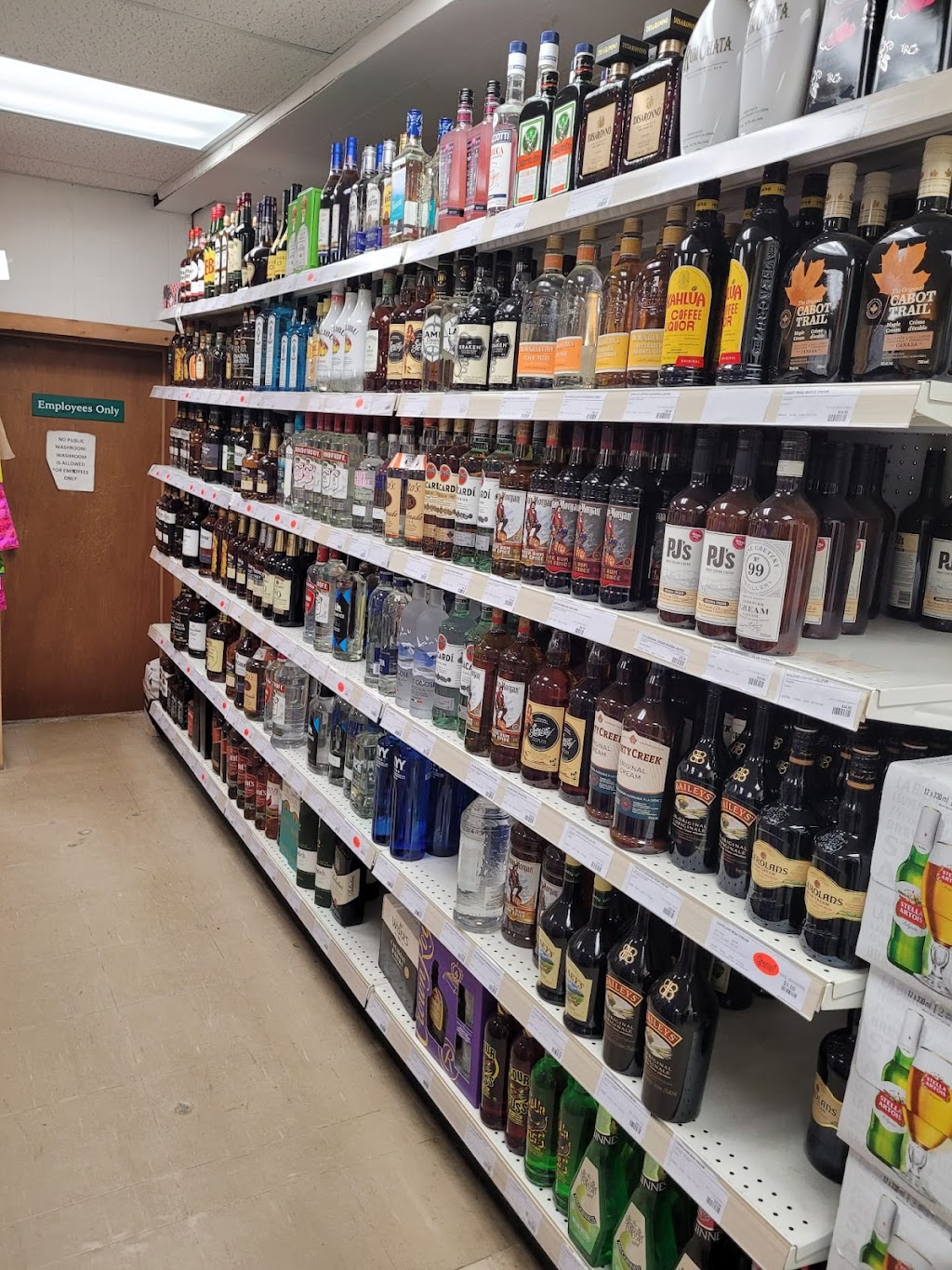 Cloverfarm Grocery LCBO Beer Store Ailsa Craig | 157 Ailsa Craig Main St, Ailsa Craig, ON N0M 1A0, Canada | Phone: (519) 293-3241