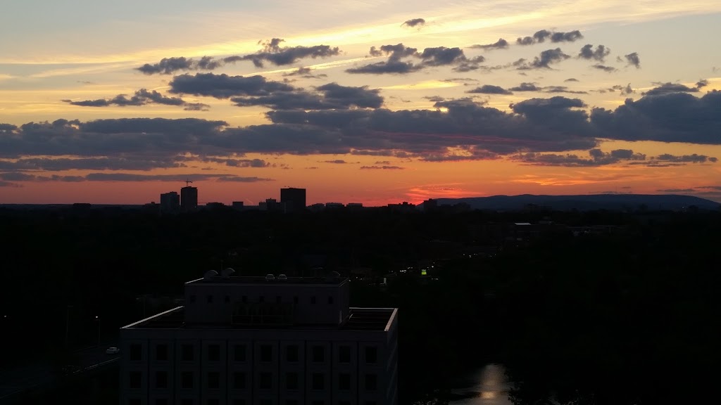 Riverbank Apartments - Paramount Properties | 2201 Riverside Dr., Ottawa, ON K1H 8K9, Canada | Phone: (613) 731-6865