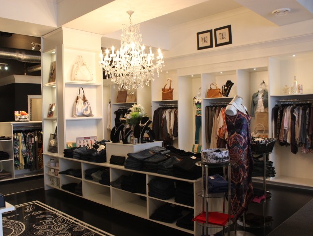 Paisley Boutique The | 23, 312 Fifth Ave, Cochrane, AB T4C 2E3, Canada | Phone: (403) 932-4222