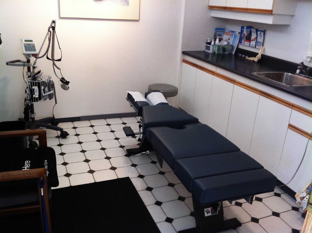 Delbrook Chiropractic | 3721 Delbrook Ave, North Vancouver, BC V7N 3Z4, Canada | Phone: (604) 987-7100