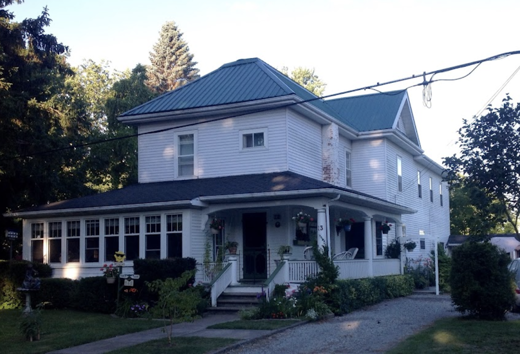 Cozy Corner Retreat | 13 Victoria St, Port Burwell, ON N0J 1T0, Canada | Phone: (519) 777-6778