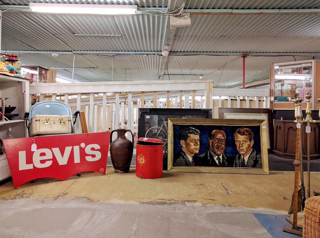 The Freelton Antique Mall | 248 Freelton Rd, Freelton, ON L8B 0Z5, Canada | Phone: (905) 659-0948