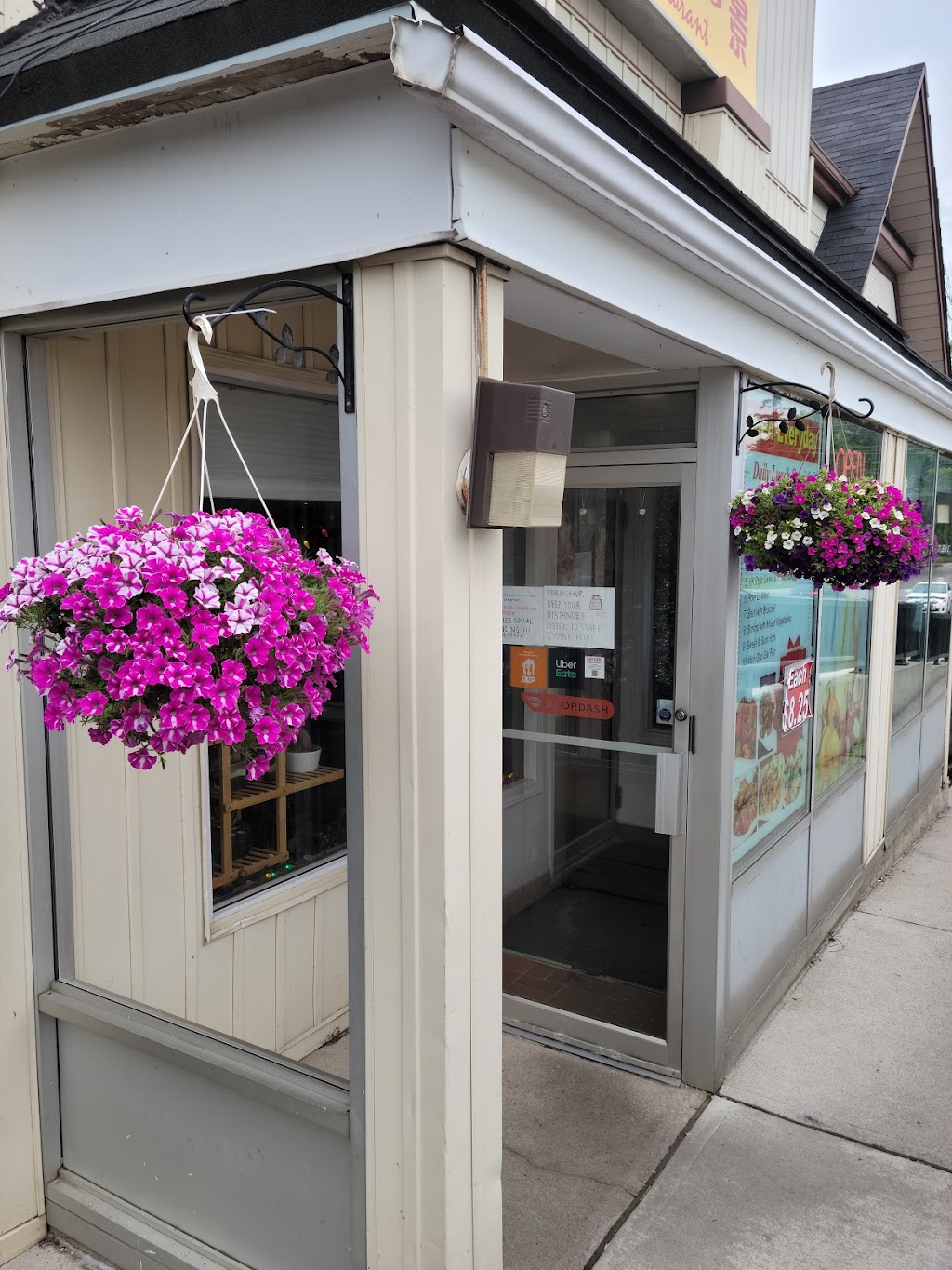 Mei King Restaurant | 82 Margaret Ave, Kitchener, ON N2H 4H4, Canada | Phone: (519) 743-6431