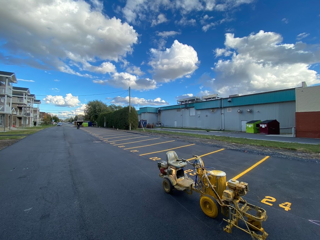 Ligne Ultra - Lignage et marquage de stationnement | 347 Rue Brébeuf, Sainte-Catherine, QC J5C 1H7, Canada | Phone: (450) 600-1933