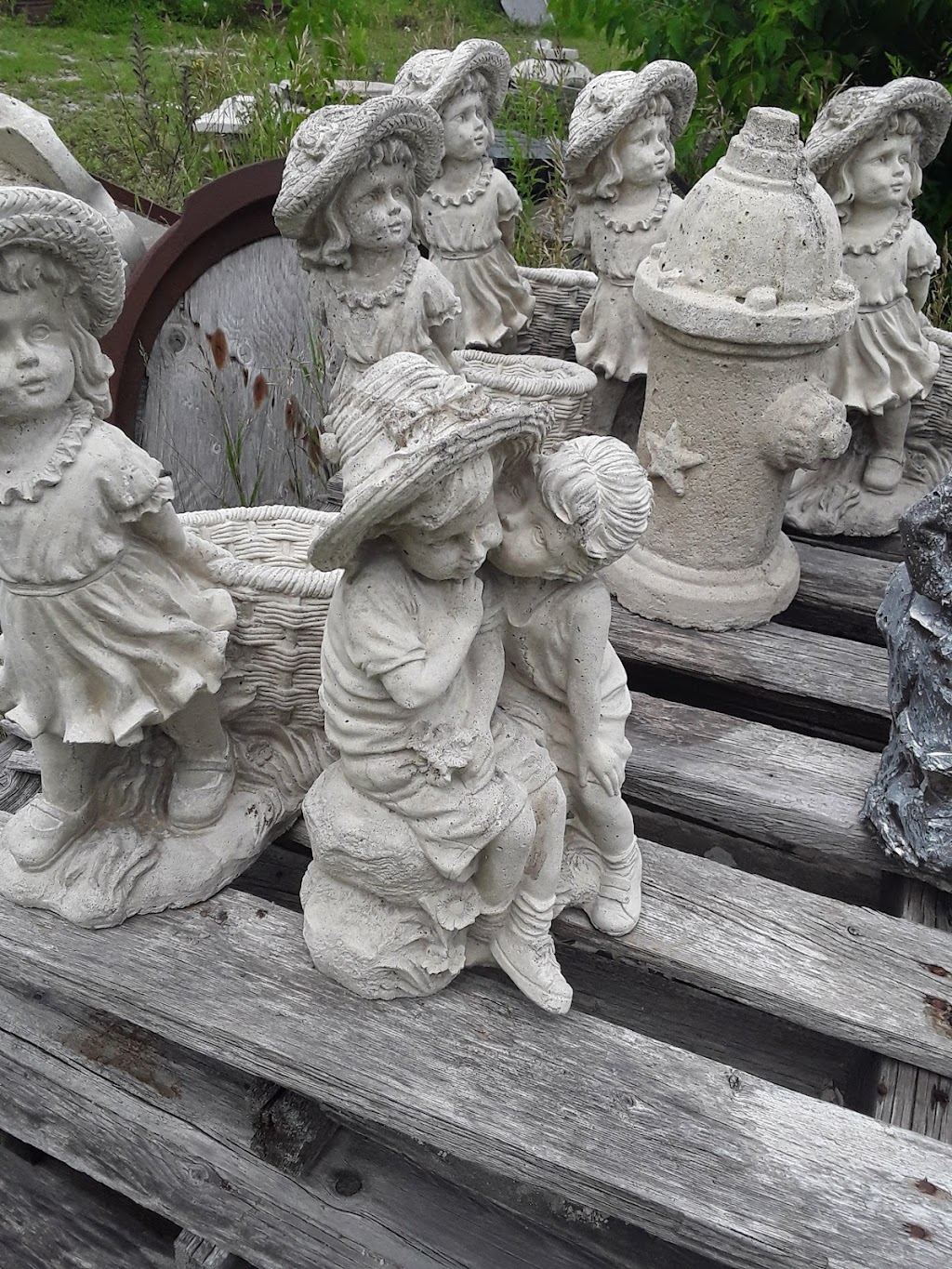 W & G LAWN ORNAMENTS | 28 Anderson Dr, Beachburg, ON K0J 1C0, Canada | Phone: (613) 582-3453