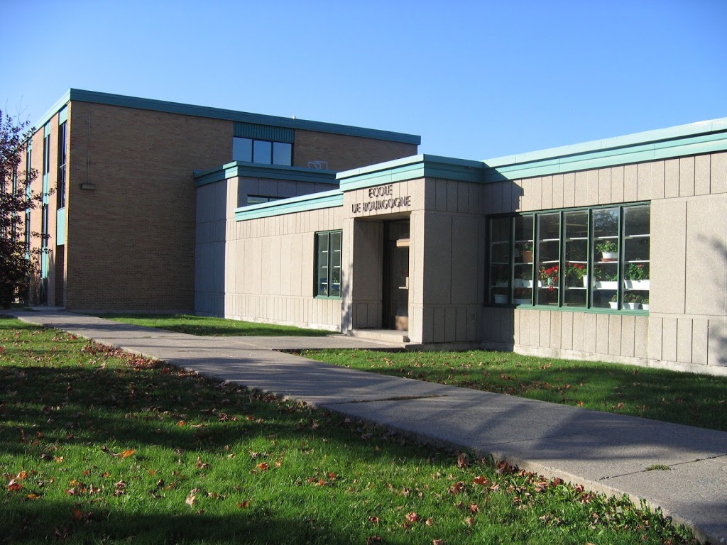 School De Bourgogne | 1415 Avenue Bourgogne, Chambly, QC J3L 1Y4, Canada | Phone: (450) 461-5901