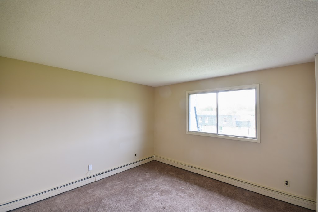 Quappelle Village I & II | 41 Munroe Pl #22, Regina, SK S4S 6A7, Canada | Phone: (306) 751-2270
