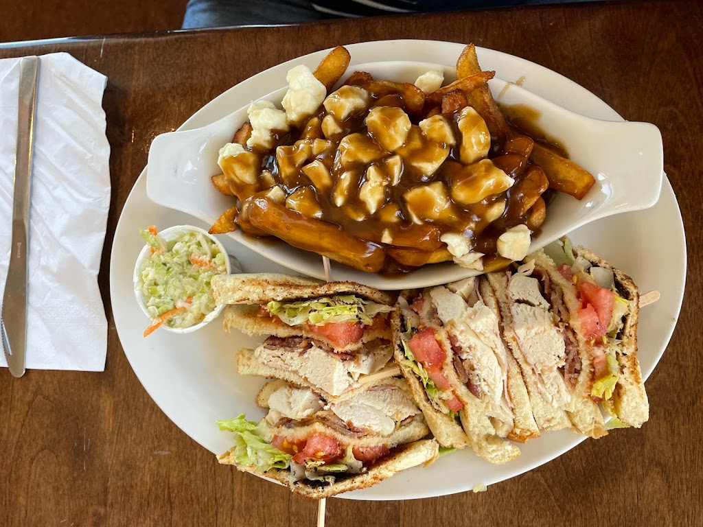 Restaurant LHorizon | 775 Rue St Laurent, Saint-Siméon, QC G0T 1X0, Canada | Phone: (418) 471-0606