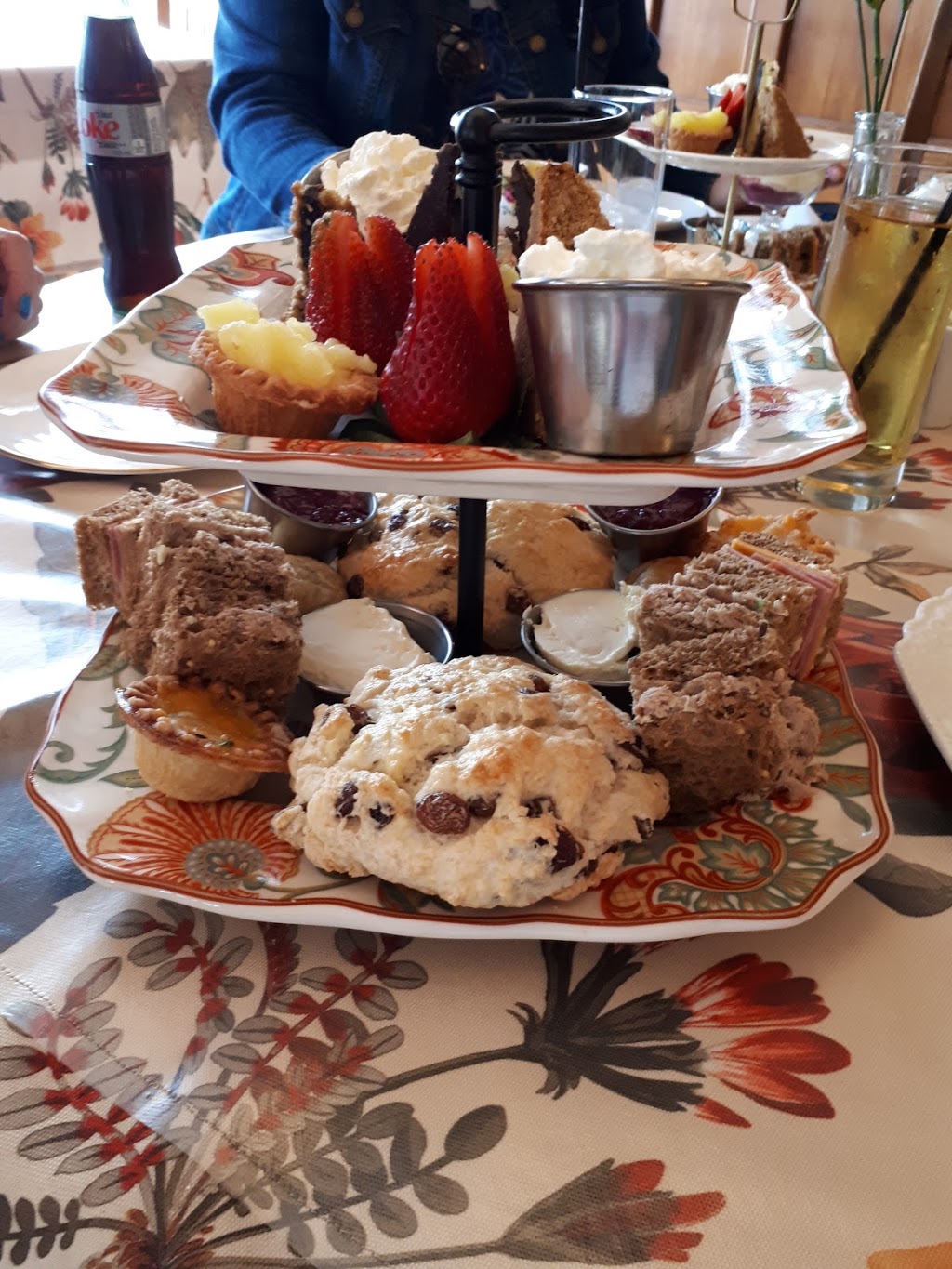 The Oaks Restaurant and Tearoom | 2250 Oak Bay Ave, Victoria, BC V8R 1E2, Canada | Phone: (250) 590-3155